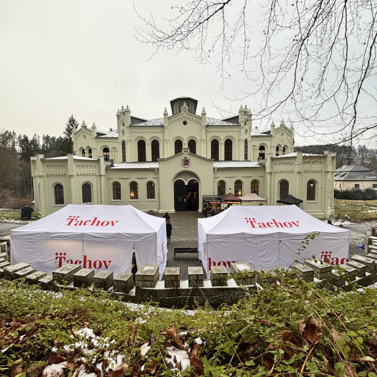 Vánoční jízdárenský trh ve Světcích