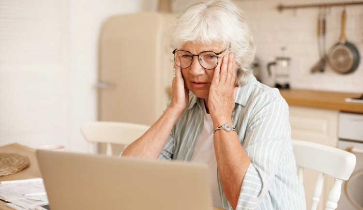 Krátkodobá či dlouhodobá péče o nemocného: Co je nutné zařídit na úřadech a u zaměstnavatele