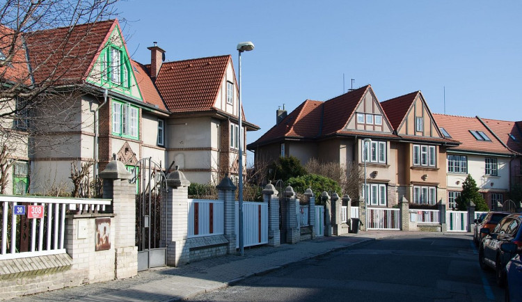 Mezi vily na Ořechovku