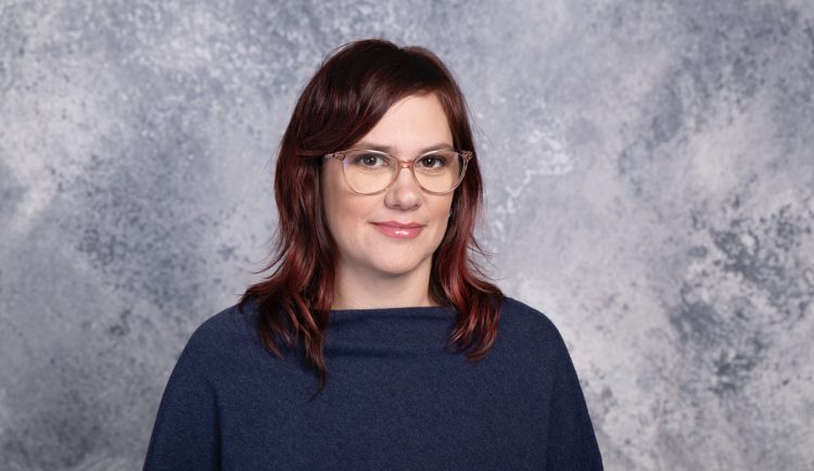 Digitální svět nemusí být strašákem ani pro seniory, říká ředitelka Nadace O2 Dominika Herdová 