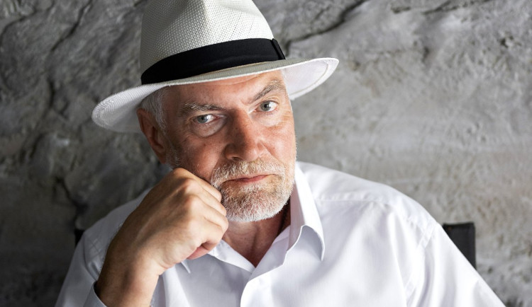 Vousáč? Svalovec? Intelektuál? Pohled žen na muže se mění s věkem