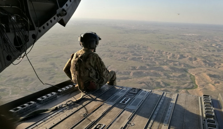 Žena z Brněnska si dopisovala s falešným vojákem z Blízkého východu, poslala mu stovky tisíc za slib válečného pokladu