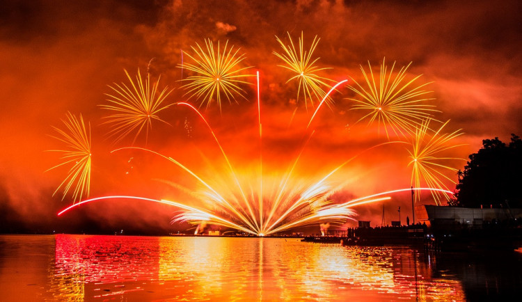 Ignis Brunensis nabídne letos dva ohňostroje nad Špilasem a čtyři nad Prýglem. Soutěžit budou Norové nebo Filipínci