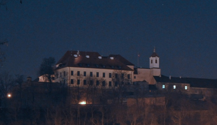 Brno v sobotu na hodinu zhasne