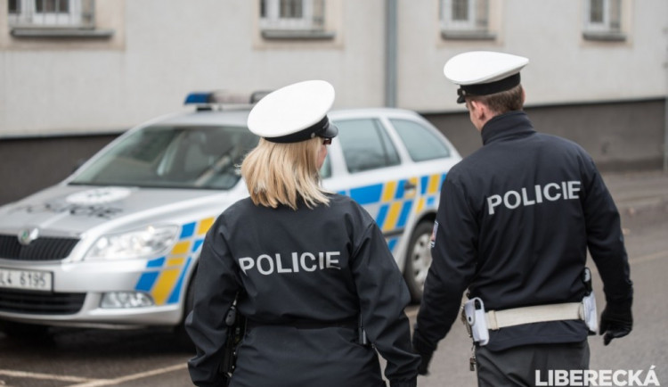 Muž z Modřic pozval kamaráda na návštěvu, ten mu na oplátku ukradl auto, tablet a vybral účet