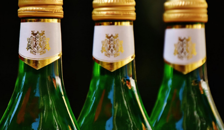 Zloděj se vloupal do domu v Brně. Ukradl šest flašek a plenky pro dospělé, nic jiného ho nezajímalo