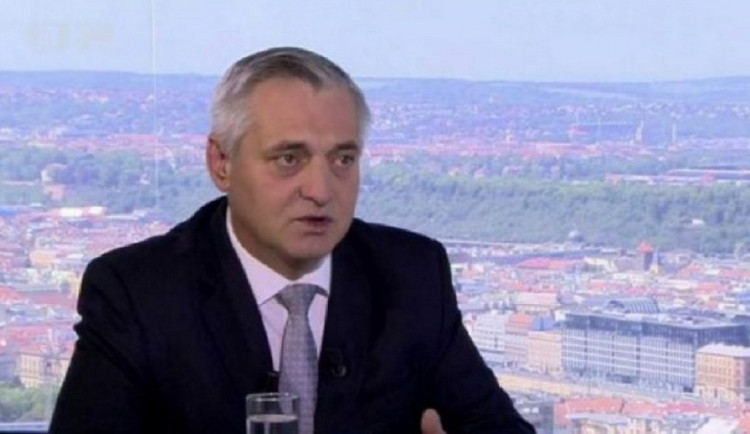 Právo: Při domovní prohlídce šéfa antimonopolního úřadu Rafaje našli dva miliony v hotovosti