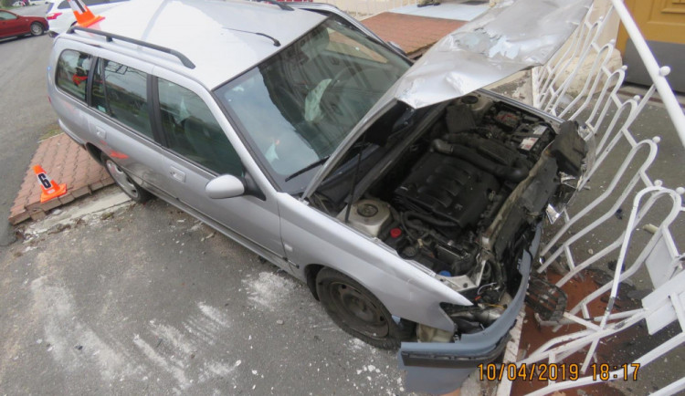 Automobil, kterým senior havaroval.