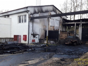 FOTO: V Plané nad ránem hořela kotelna. Škoda je přes milion korun