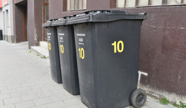 Kam po vaření vylít použitý olej? Do záchodu nepatří