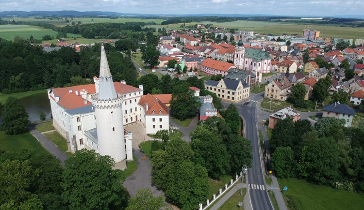 Bor požádal firmy ze zón, aby se podílely na investicích města