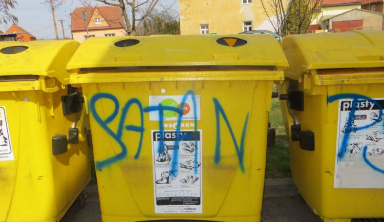 Satan, Weed, P*čo. Policisté dopadli sprejera, který řádil v Ráječku