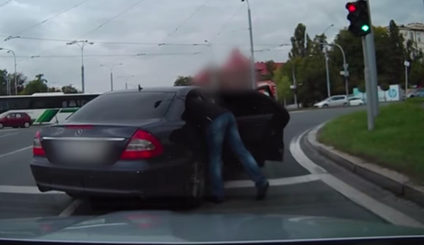 Soud v Plzni opět řeší zákrok policisty v civilu proti řidiči.