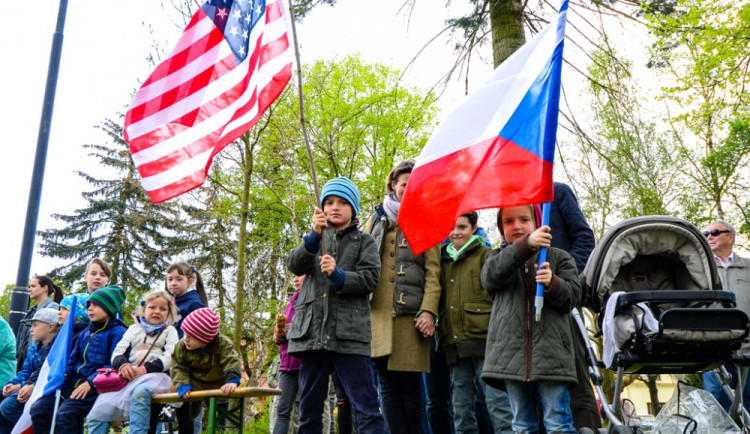 Památku obětí válek uctili občané Křimic