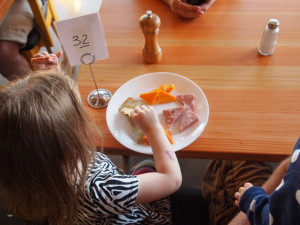 Plzeňský kraj zaplatí 370 žákům z chudých rodin obědy