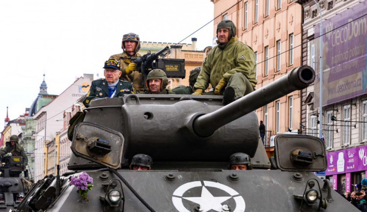 Plzeňské Slavnosti svobody vyvrcholily velkým vojenským konvojem.