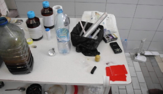 Celníci a policisté odhalili drogový gang i s varnou pervitinu.