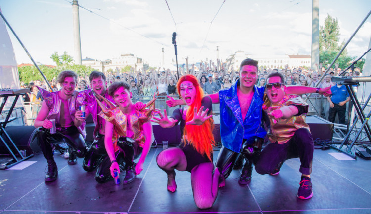 DasFest veze do Plzně hudebníky z Čech a Německa. Dorazí i královna electro swingu Alice Francis.