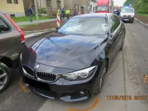 Policisté pronásledovali kradené BMW, honičku ukončila nehoda