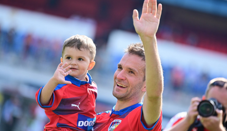 Plzeňský Bakoš emotivně ukončil kariéru, Horváth ho rozplakal