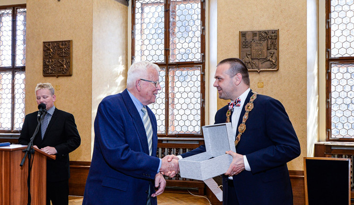 Rodina odbojáře Cuhry převzala plzeňskou prestižní Cenu 1. června.