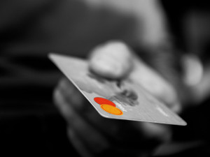 V Plzni přibývá míst, kde lze platit poplatky bankovní kartou