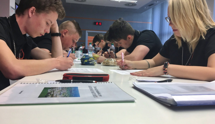 Pakt chce zamezit předčasným odchodům ze škol na Plzeňsku