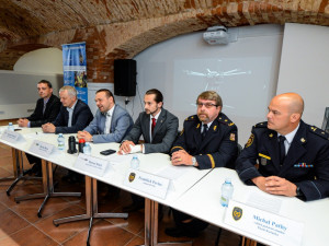 Senzory umístěné pomocí dronů pomohou při zásahu hasičům.