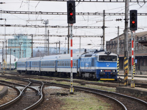 AKTUÁLNĚ: Narušená statika mostu zastavila provoz na trati Plzeň-Klatovy