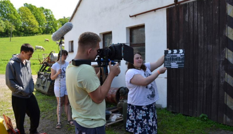 Natáčení filmu Z města na venkov.