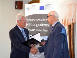 Bavorský červený kříž ocenil medailí lékaře z plzeňské univerzity