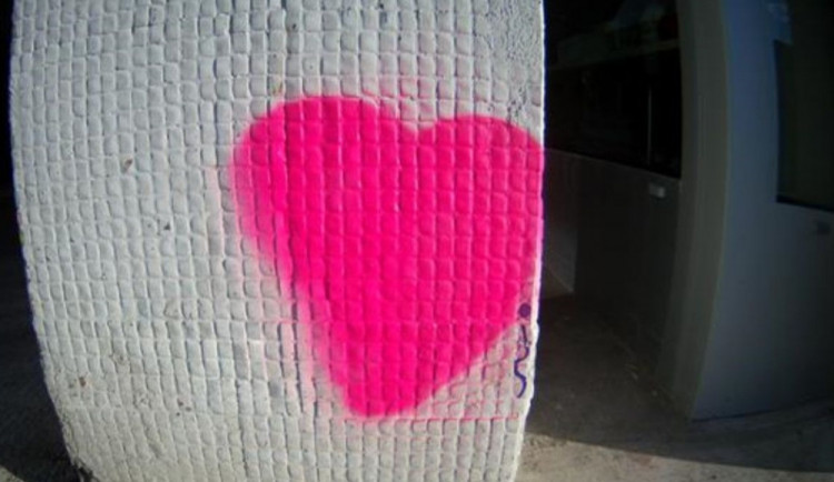 VIDEO: Brněnští strážníci chytili dva sprejery. Jeden maloval z lásky, druhý chtěl bojovat proti zločinu