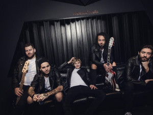 Létofest, který v Česku jako první nabídl neokoukaný model městského putovního festivalu, vstupuje do třetího ročníku. Dvoudenní akce i letos nabídne alternativu k velkým festivalům, aniž by posluchači museli jezdit za muzikou daleko a následně trávit veš