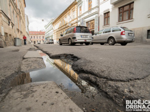 Plzeňský kraj vydá za tři roky do silnic rekordní sumu