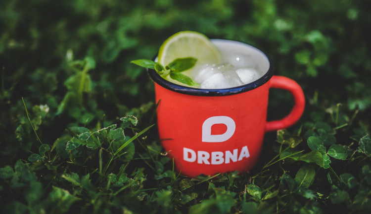 Pochlub se jak trávíš dovolenou! Nejlepší snímky Drbna ocení originálním plecháčkem.