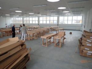 Učiliště v Plzni má novou halu na výuku instalatérů či malířů