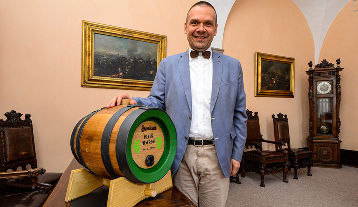 Plzeň popřála k jubileu svému rodákovi Karlu Gottovi.