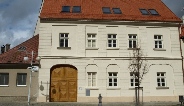 Spálené Poříčí má byty pro seniory za 15 milionů, udrží je ve městě