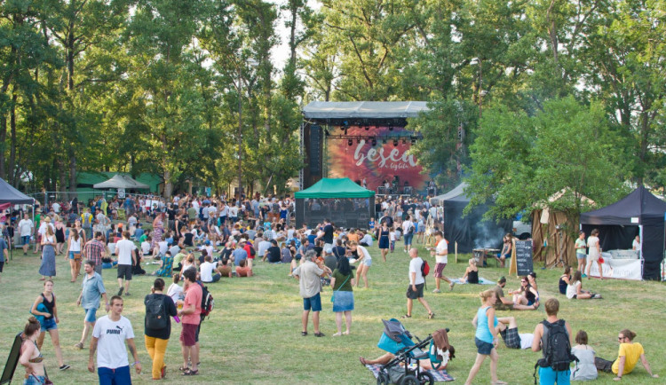 Hudební ráj v topolovém hájku. Beseda u Bigbítu nabídne světové kalibry i domácí cimbálku