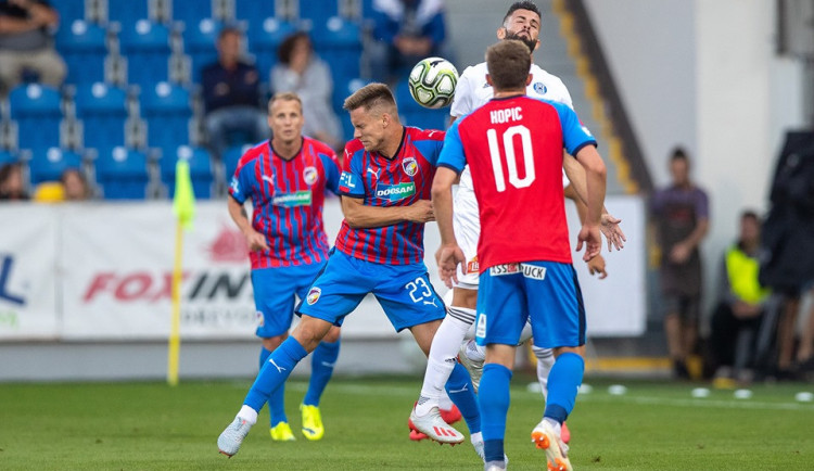 Plzeňský Kalvach si ze zápasu s Olomoucí odnesl zlomený nos.