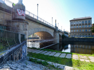 V Plzni se prodlouží uzavírka Rooseveltova mostu pro pěší