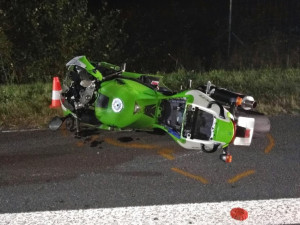 Při nehodách v Plzni a na Šumavě se zranili dva motocyklisté