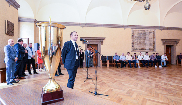 Plzeň má mistry v házené i pozemním hokeji, hráči zavítali na radnici