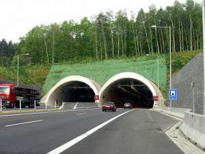 Rekonstrukce tunelu Valík zavře o víkendu dálnici D5 u Plzně