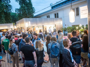 Manifesto má druhou pobočku, kde zaplatíte jen kartou.