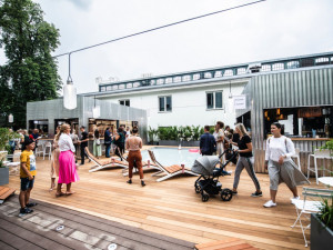 Manifesto má druhou pobočku, kde zaplatíte jen kartou.