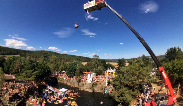 Vyšší skoky, zahraniční hvězdy a spousta zážitků. Highjump představuje kompletní program.