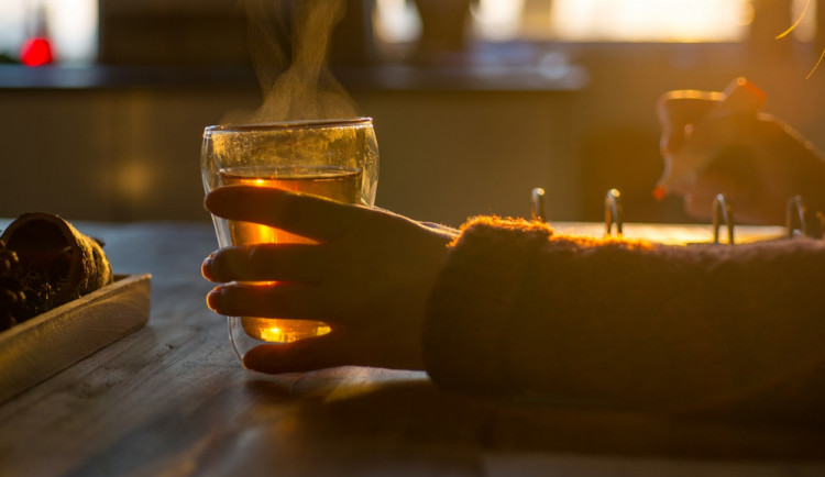 Muž se popral se sousedem a chtěl podat trestní oznámení, na policii přijel opilý autem