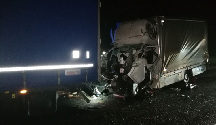 Při dvou nočních nehodách zemřeli dva lidé