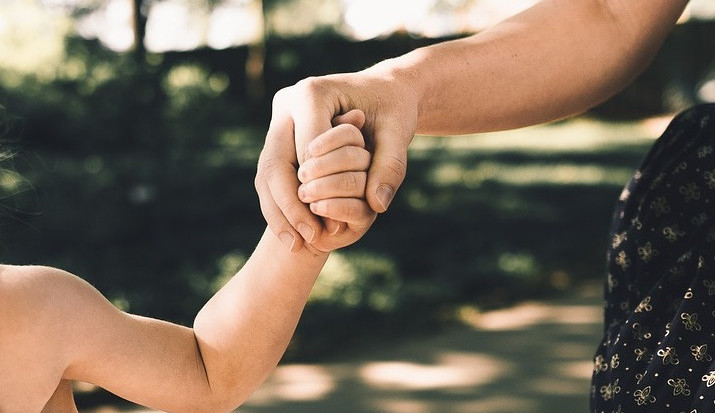 V Lužánkách se ztratilo tříleté děvčátko, strážníci pak našli maminku